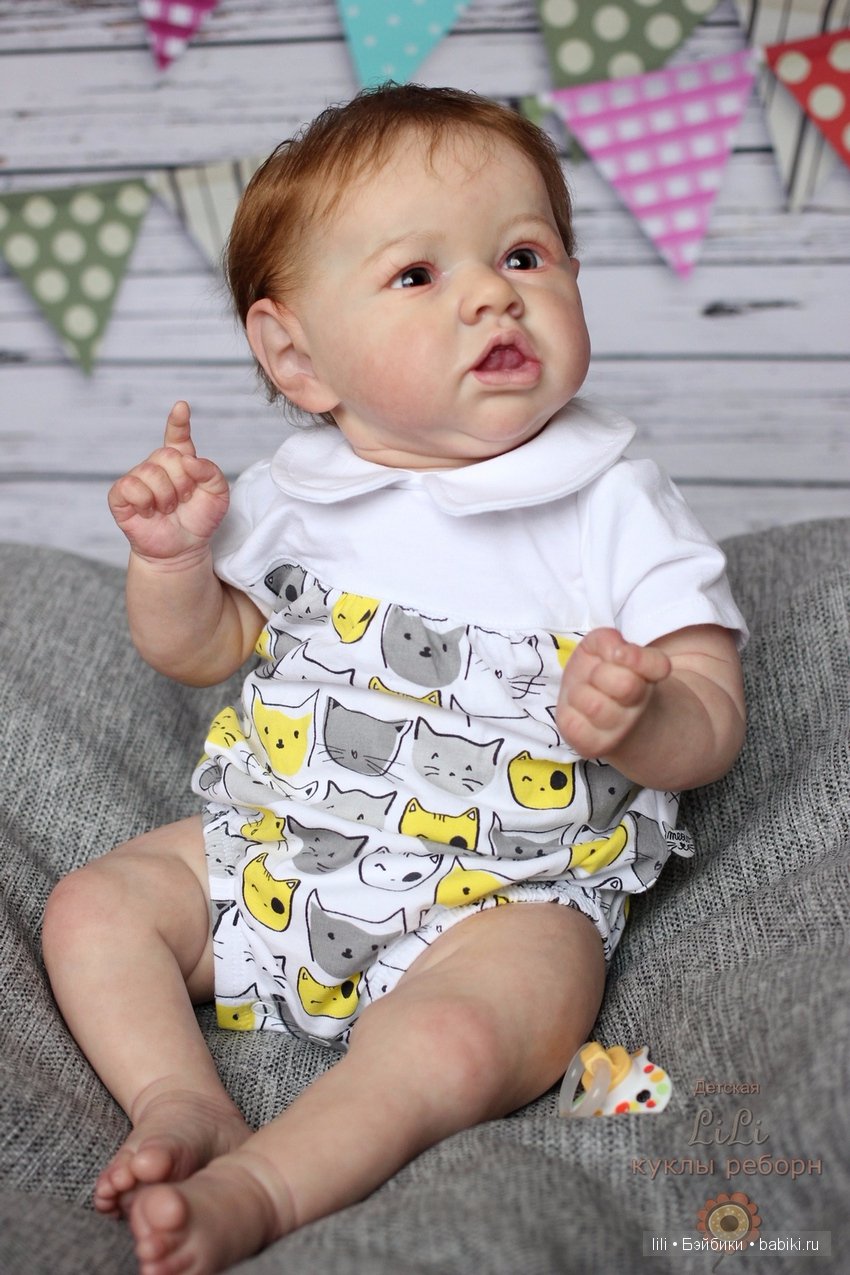 Мой малыш реборн Саския позирует