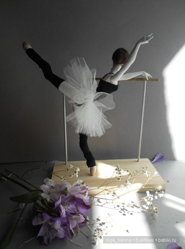 Шарнирная авторская кукла "В балетном классе" (фото 2)