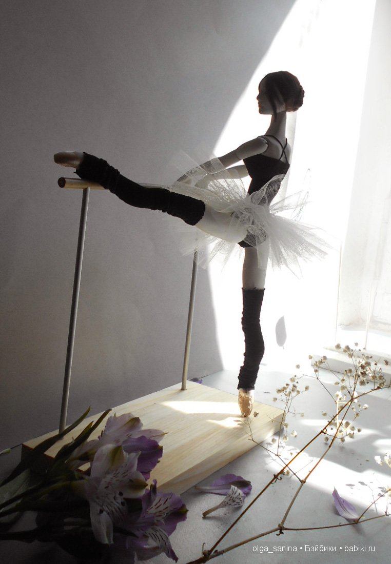 Шарнирная авторская кукла "В балетном классе" (фото 3)