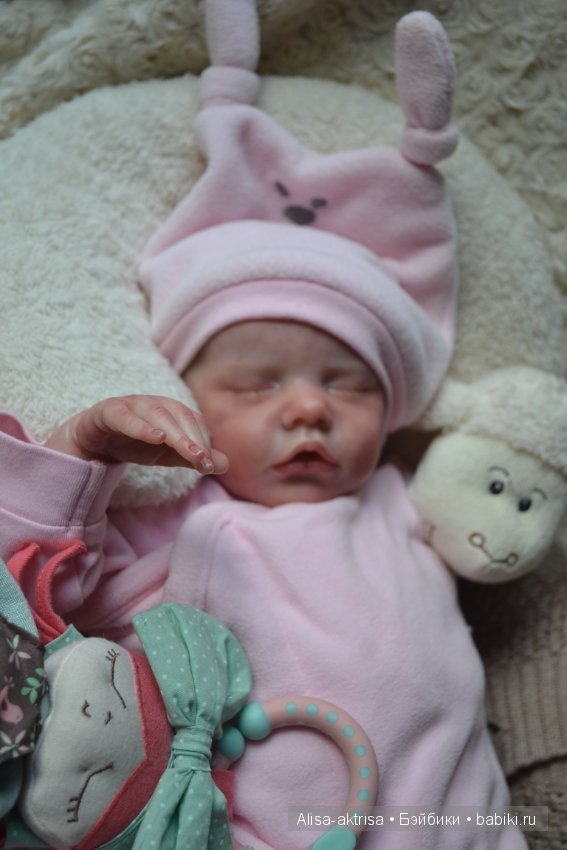 Твинчик в пеленке. Спим посыпаем ни кому не мешаем