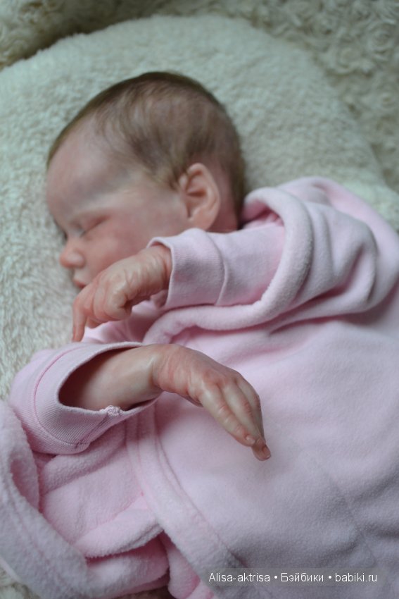 Твинчик в пеленке. Спим посыпаем ни кому не мешаем