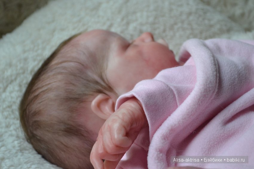 Твинчик в пеленке. Спим посыпаем ни кому не мешаем