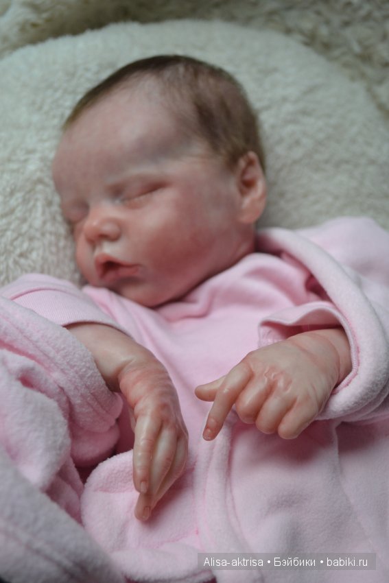 Твинчик в пеленке. Спим посыпаем ни кому не мешаем