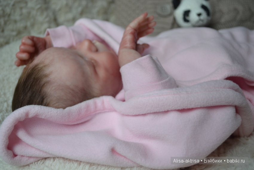 Твинчик в пеленке. Спим посыпаем ни кому не мешаем