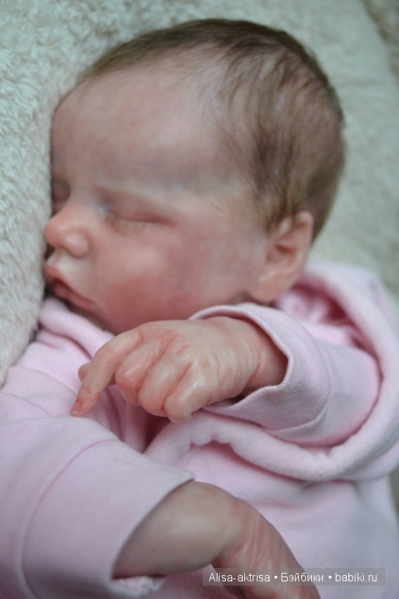 Твинчик в пеленке. Спим посыпаем ни кому не мешаем