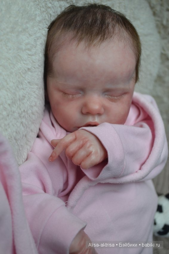 Твинчик в пеленке. Спим посыпаем ни кому не мешаем