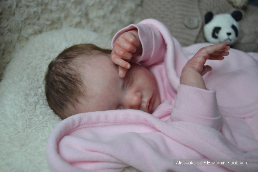 Твинчик в пеленке. Спим посыпаем ни кому не мешаем