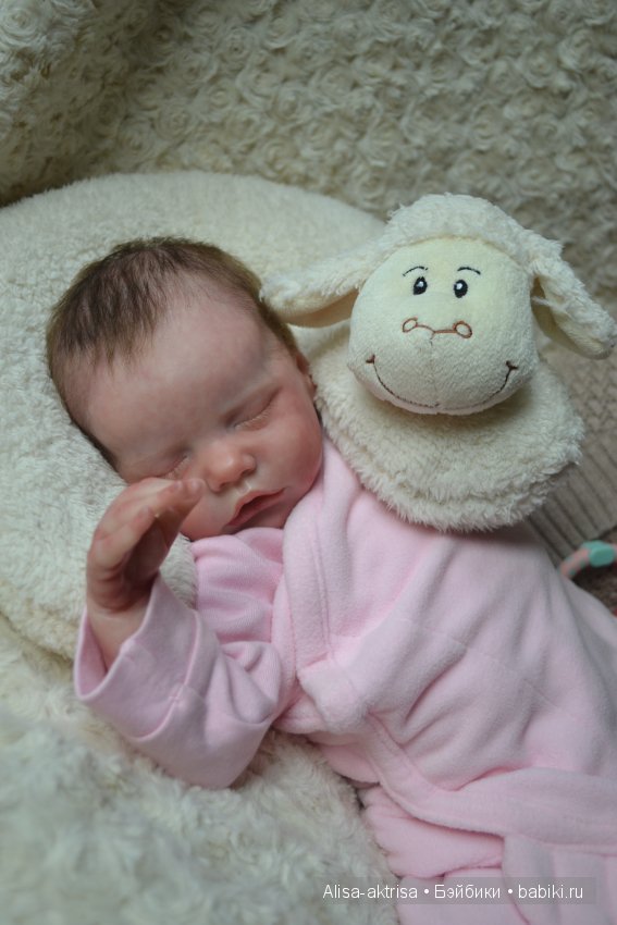 Твинчик в пеленке. Спим посыпаем ни кому не мешаем