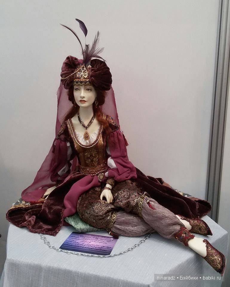 Хочу познакомить вас с ещё одной куклой моей работы. Роксолана. Фарфор