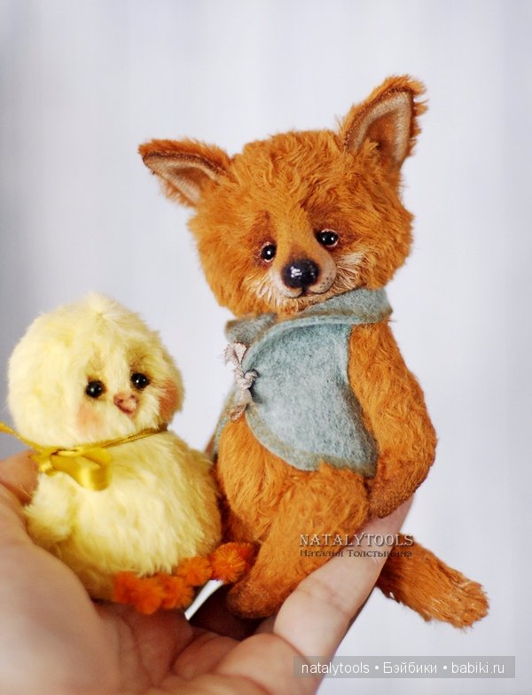 Новенькая игрушка ручной работы лисенок на ладошке