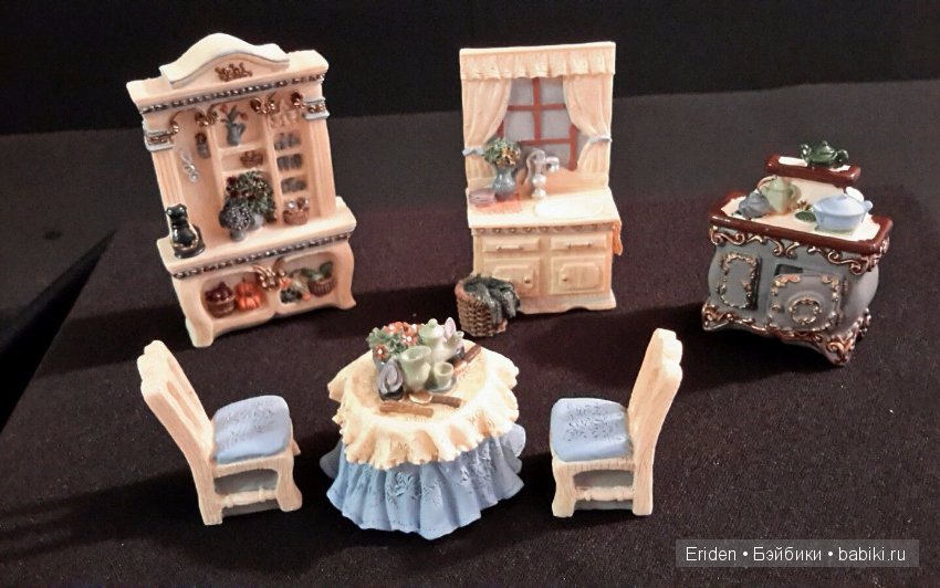 Victorian Memories от AVON. Миниатюра 1:24 (фото 2)