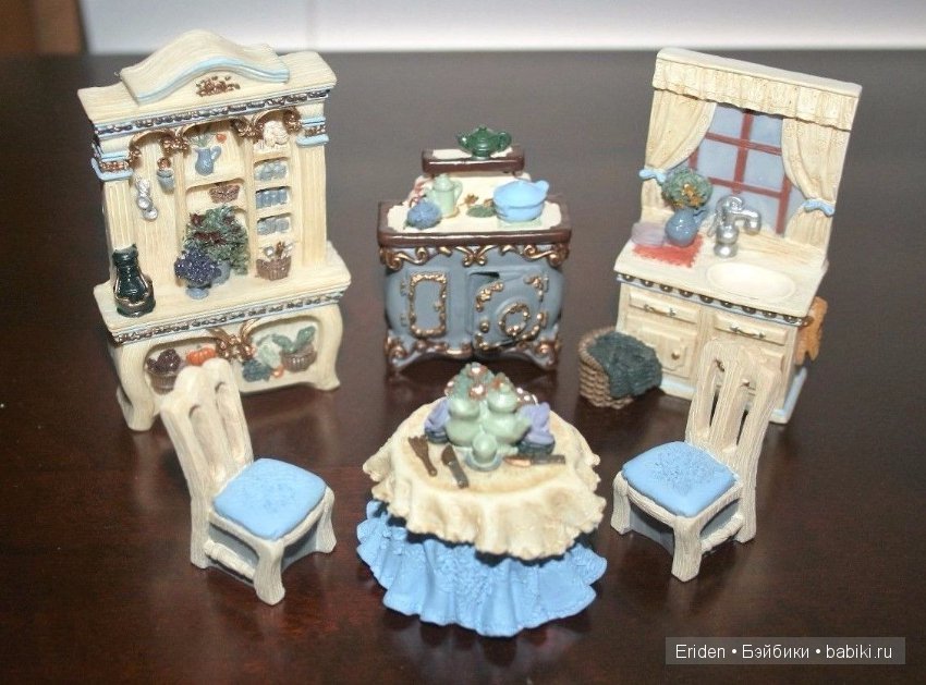 Victorian Memories от AVON. Миниатюра 1:24 (фото 3)