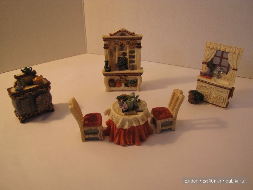Victorian Memories от AVON. Миниатюра 1:24 (фото 4)