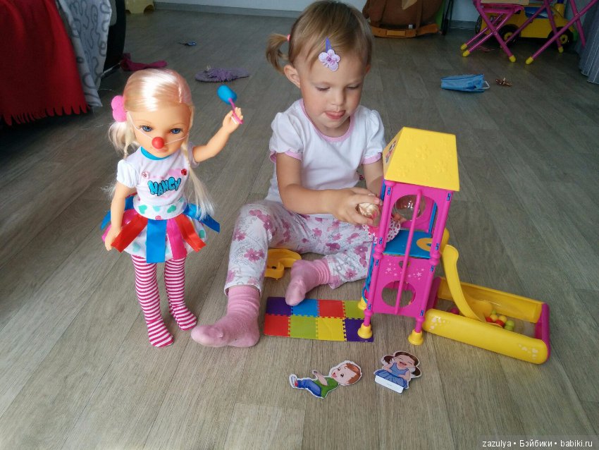 Кукла Nancy Famosa игровая площадка (фото 3)