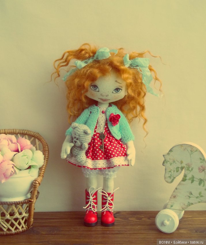 Юлька. Авторская текстильная кукла (фото 4)