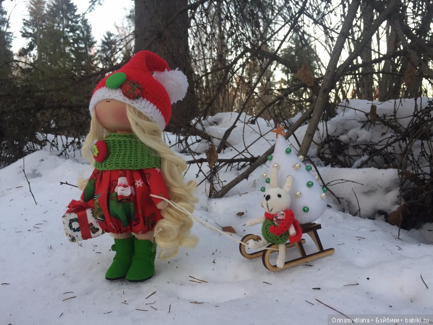 Новогодняя девочка Санта. Кукла из ткани (фото 2)