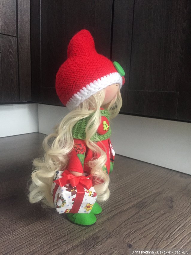 Новогодняя девочка Санта. Кукла из ткани (фото 4)