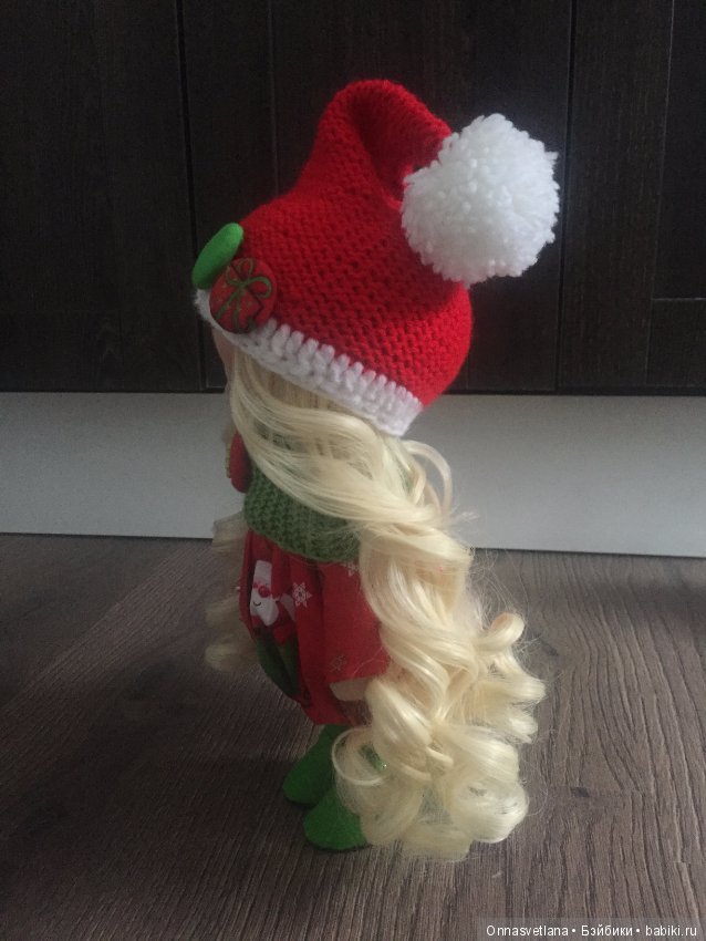Новогодняя девочка Санта. Кукла из ткани (фото 5)
