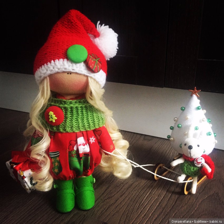 Новогодняя девочка Санта. Кукла из ткани