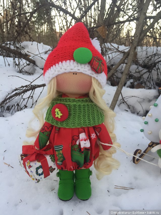Новогодняя девочка Санта. Кукла из ткани (фото 3)