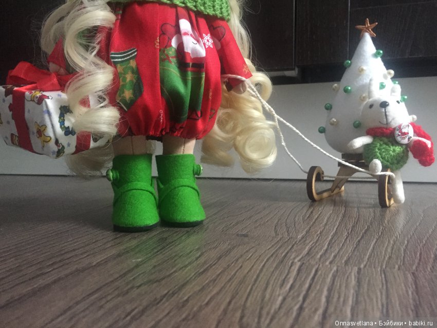 Новогодняя девочка Санта. Кукла из ткани (фото 8)
