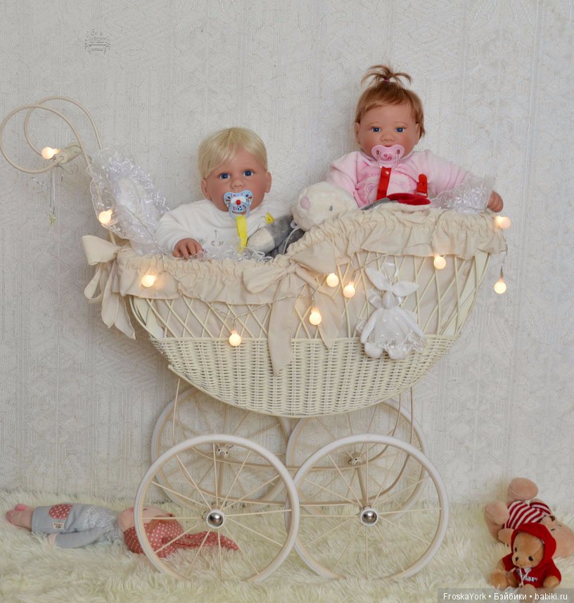 Lee Middleton "Dancing Bears" infant by Reva Schick