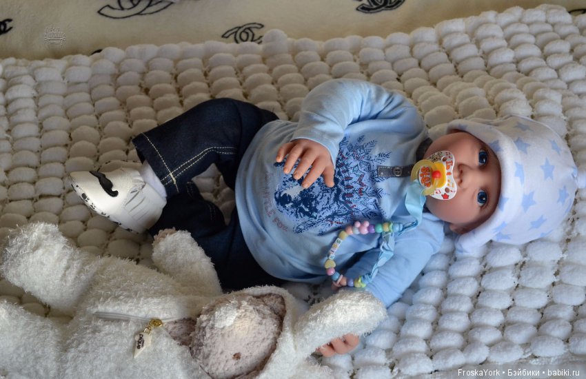 Lee Middleton "Dancing Bears" infant by Reva Schick