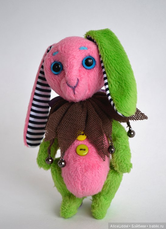 Яркий зайка с задумчивой мордочкой, авторская игрушка ручной работы