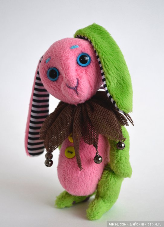 Яркий зайка с задумчивой мордочкой, авторская игрушка ручной работы (фото 7)