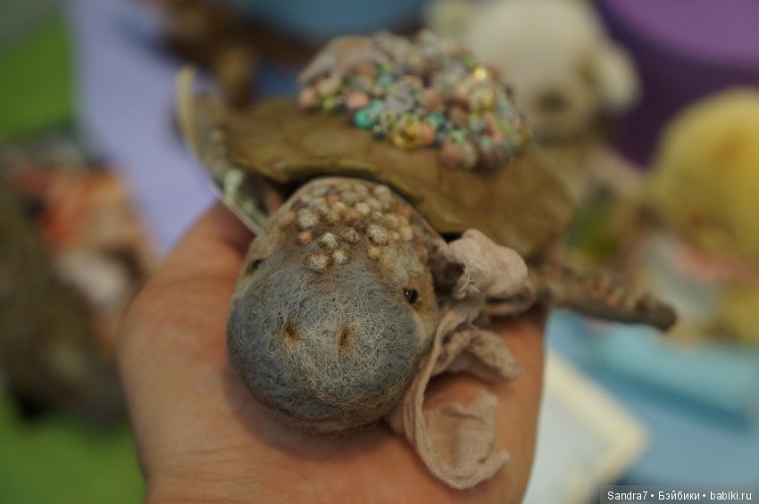 Hello, Teddy! Удивительные "живые" малыши в технике сухого валяния из шерсти. И как авторы украсили свои стенды в преддверии праздника (фото 2)