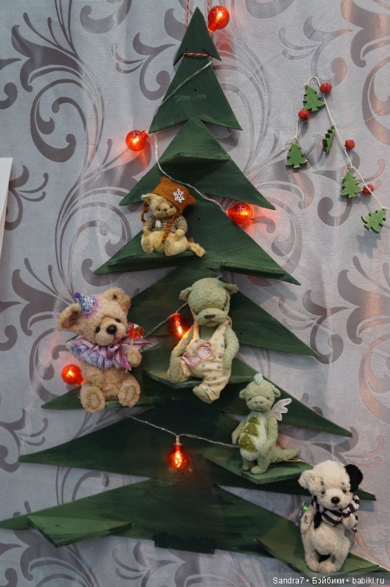 Hello, Teddy! Удивительные "живые" малыши в технике сухого валяния из шерсти. И как авторы украсили свои стенды в преддверии праздника