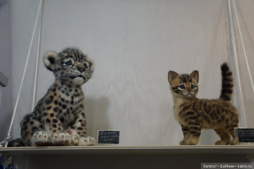 Hello, Teddy! Удивительные "живые" малыши в технике сухого валяния из шерсти. И как авторы украсили свои стенды в преддверии праздника