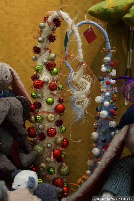 Hello, Teddy! Удивительные "живые" малыши в технике сухого валяния из шерсти. И как авторы украсили свои стенды в преддверии праздника