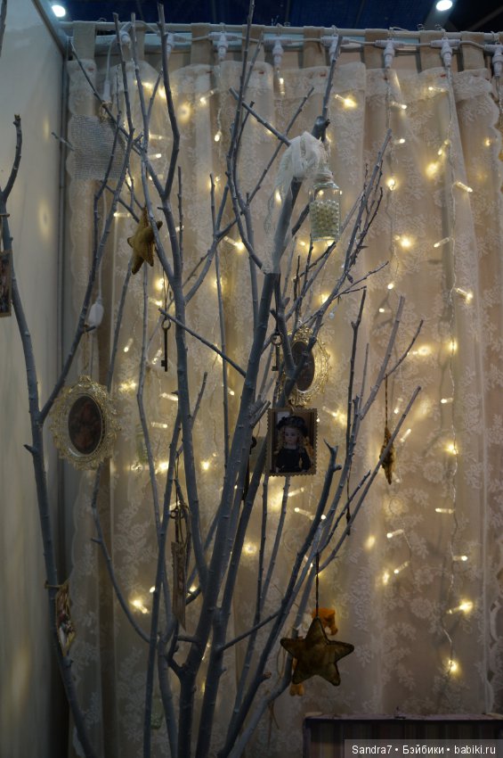 Hello, Teddy! Удивительные "живые" малыши в технике сухого валяния из шерсти. И как авторы украсили свои стенды в преддверии праздника