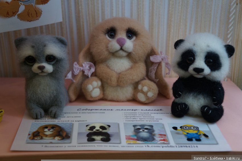 Hello, Teddy! Удивительные "живые" малыши в технике сухого валяния из шерсти. И как авторы украсили свои стенды в преддверии праздника