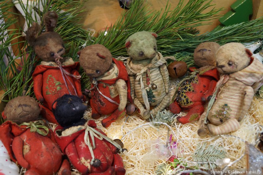 Hello, Teddy! Удивительные "живые" малыши в технике сухого валяния из шерсти. И как авторы украсили свои стенды в преддверии праздника