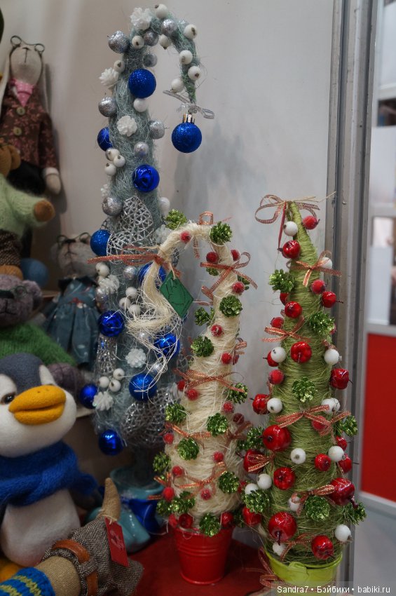 Hello, Teddy! Удивительные "живые" малыши в технике сухого валяния из шерсти. И как авторы украсили свои стенды в преддверии праздника