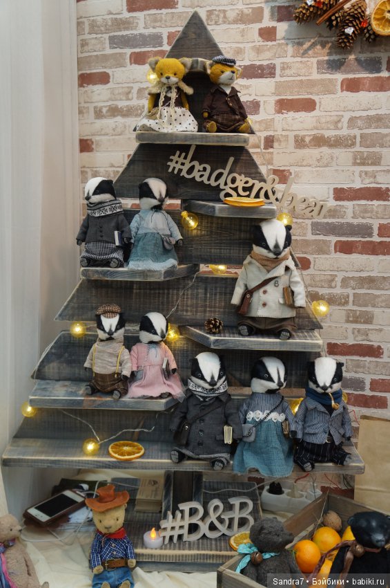 Hello, Teddy! Удивительные "живые" малыши в технике сухого валяния из шерсти. И как авторы украсили свои стенды в преддверии праздника