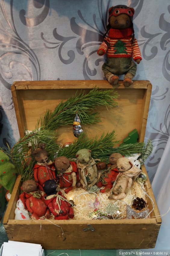 Hello, Teddy! Удивительные "живые" малыши в технике сухого валяния из шерсти. И как авторы украсили свои стенды в преддверии праздника