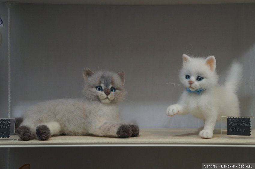 Hello, Teddy! Удивительные "живые" малыши в технике сухого валяния из шерсти. И как авторы украсили свои стенды в преддверии праздника