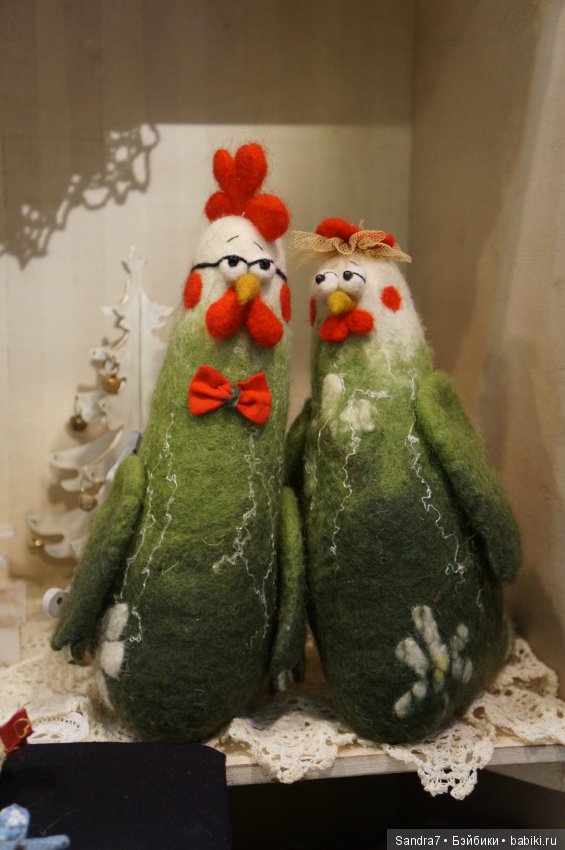 Hello, Teddy! Удивительные "живые" малыши в технике сухого валяния из шерсти. И как авторы украсили свои стенды в преддверии праздника