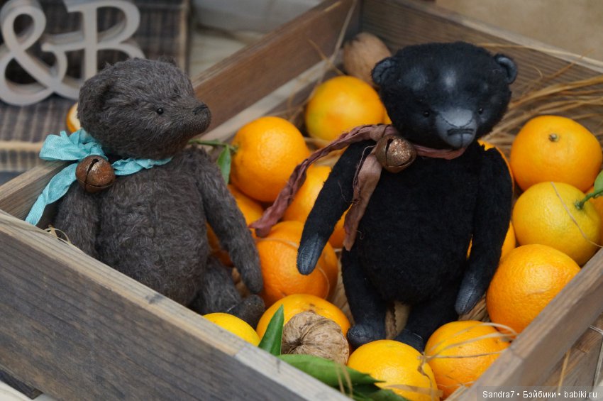 Hello, Teddy! Удивительные "живые" малыши в технике сухого валяния из шерсти. И как авторы украсили свои стенды в преддверии праздника