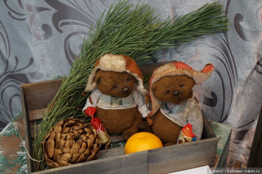 Hello, Teddy! Удивительные "живые" малыши в технике сухого валяния из шерсти. И как авторы украсили свои стенды в преддверии праздника