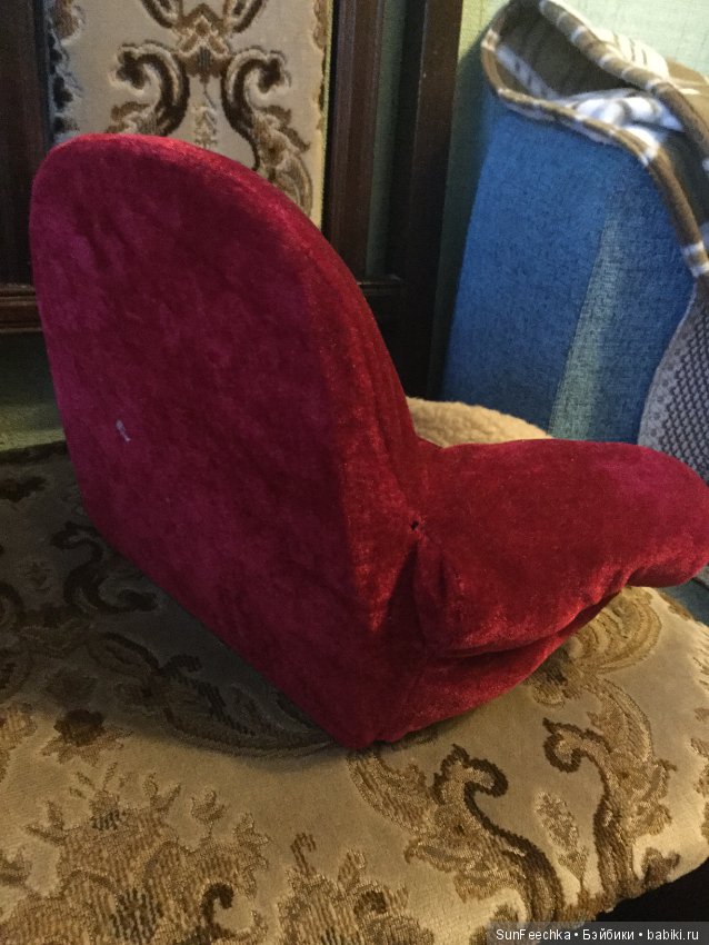 Диванчик для куклы-бабушки из подручных материалов (фото 2)