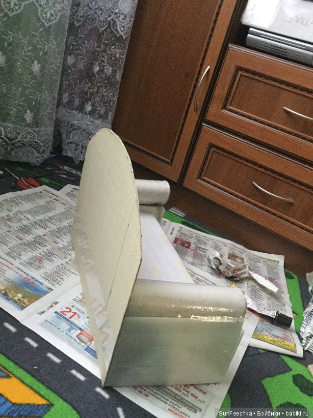 Диванчик для куклы-бабушки из подручных материалов (фото 5)