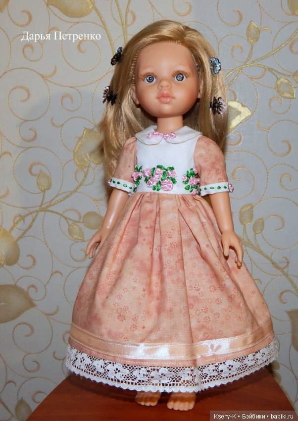 Платье с вышивкой лентами для кукол Paola Reina 32 см "Малышка Рози" (фото 5)