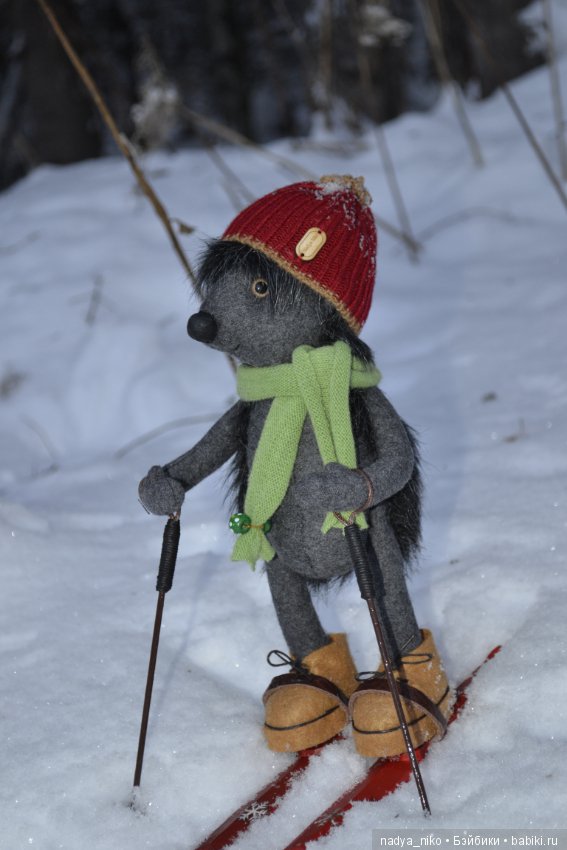 Познакомьтесь - это Ёжик, он знаток лесных дорожек