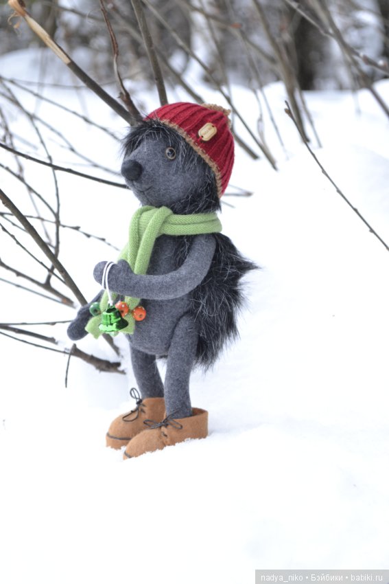 Познакомьтесь - это Ёжик, он знаток лесных дорожек