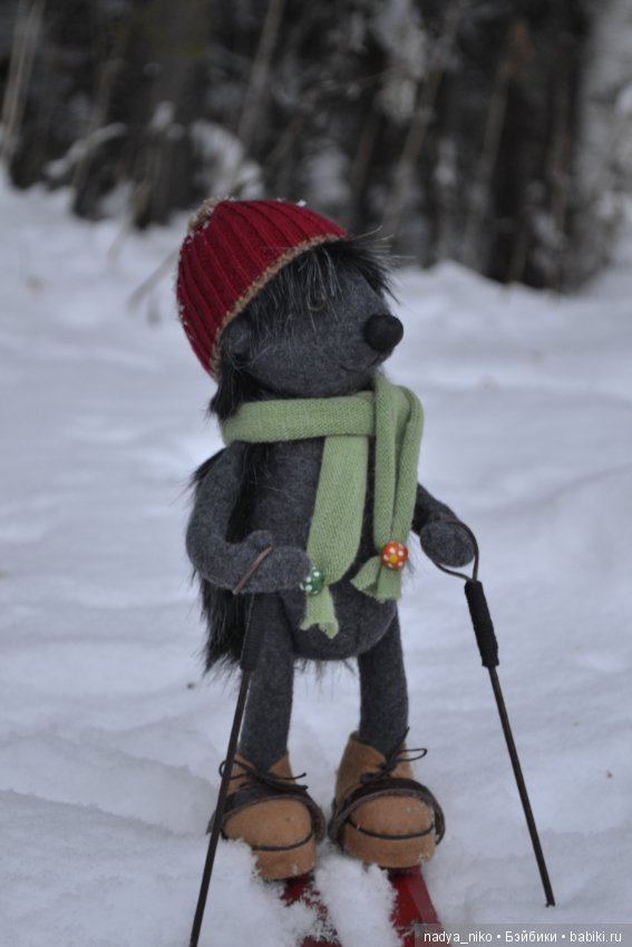 Познакомьтесь - это Ёжик, он знаток лесных дорожек