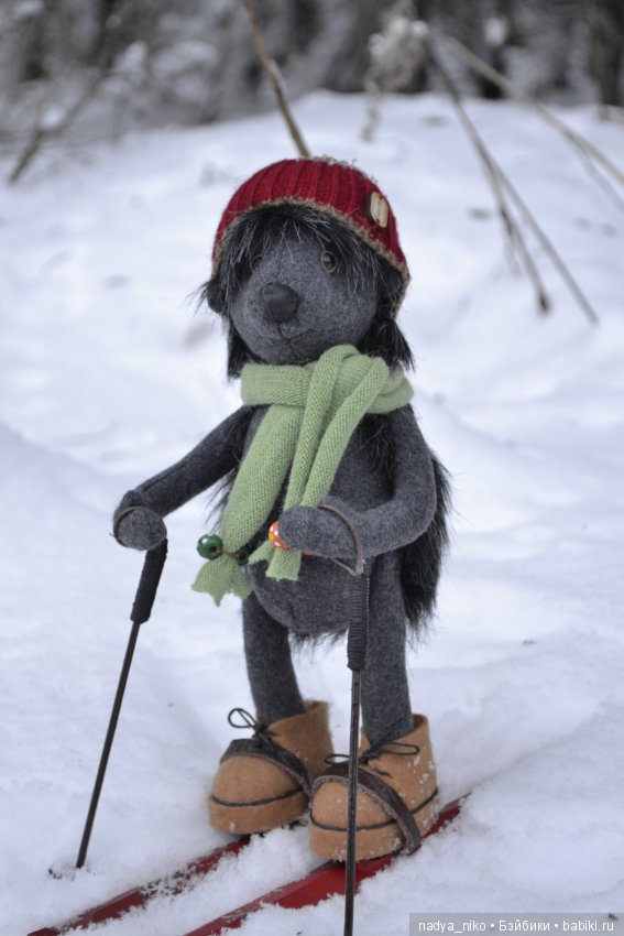 Познакомьтесь - это Ёжик, он знаток лесных дорожек